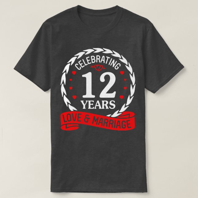 Camiseta Celebrando 12 años de amor y matrimonio feliz (Diseño del anverso)