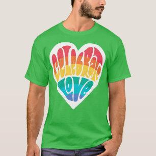 Camiseta Celebrar el amor el orgullo LGBTQ el arte del cora