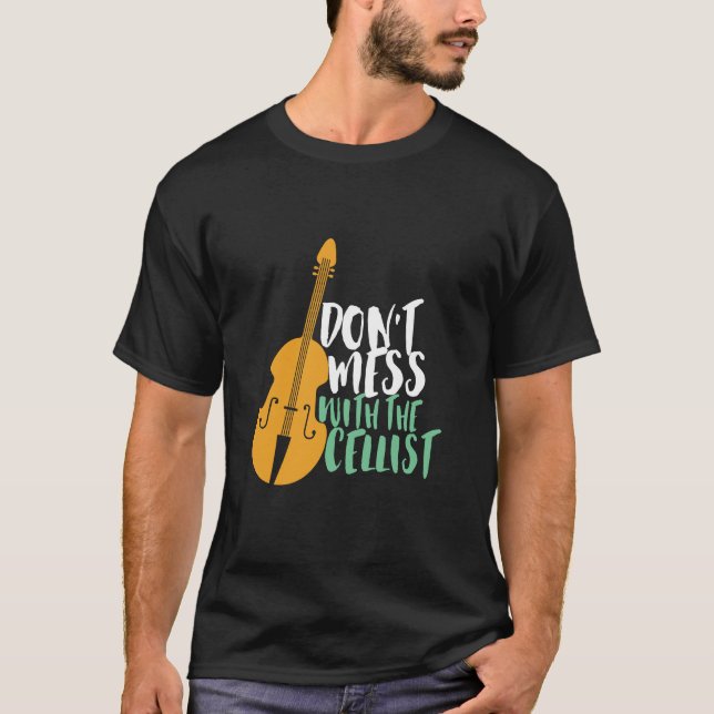 Camiseta Cello Player gracioso no se mezcle con el famoso (Anverso)
