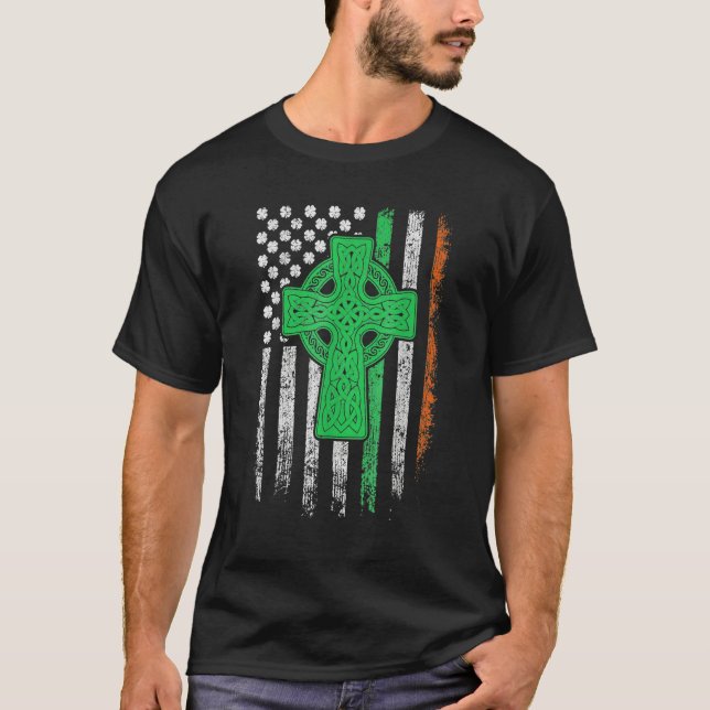 Camiseta Celtic Cross Irish American Flag St Patrick's Day  (Anverso)