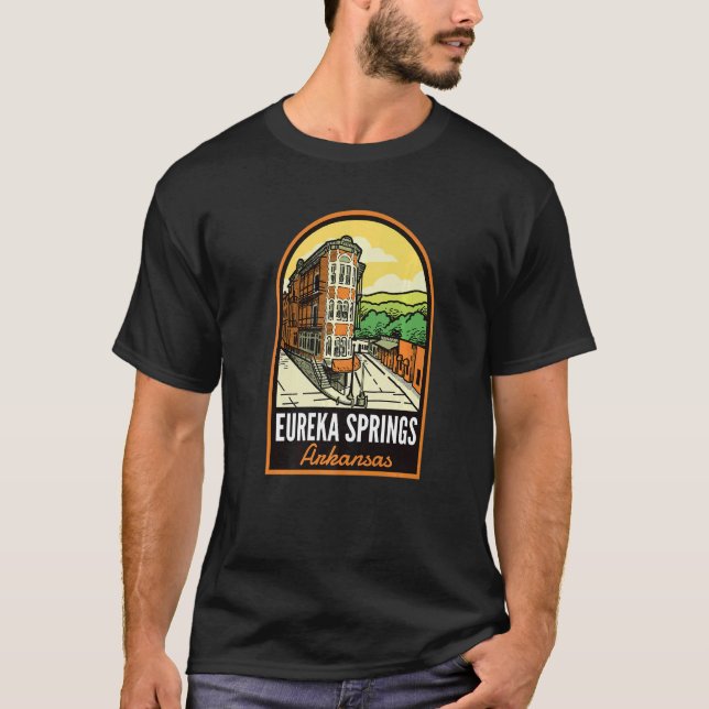 Camiseta Centro Histórico de Eureka Springs en Arkansas Vin (Anverso)