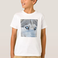 Cerca del Husky Siberiano con los ojos azules
