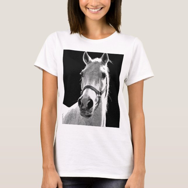 Camiseta Cerco del caballo blanco negro en la noche (Anverso)