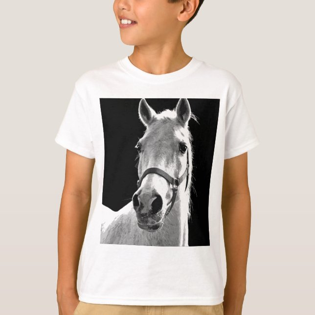 Camiseta Cerco del caballo blanco negro en la noche (Anverso)