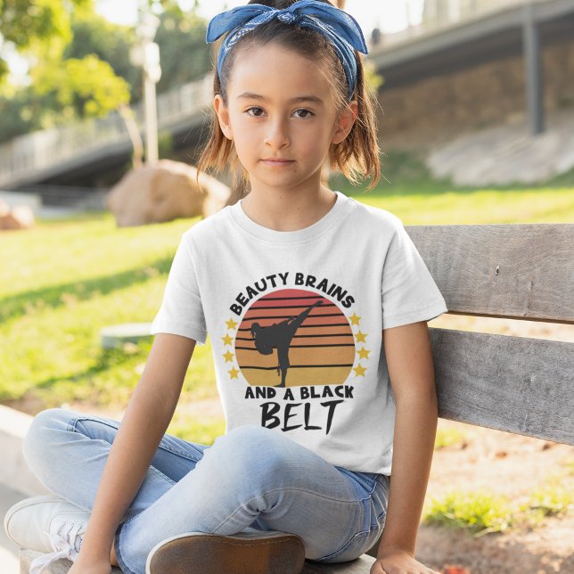 Camiseta Cerebros de Belleza y Un Cinturon Negro de Karate (Subido por el creador)