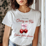 Camiseta Cerezo moderno en la ducha de novias con arco rosa<br><div class="desc">Muestra tu espíritu de ducha de novias con nuestra camiseta de ducha de novia de cerezo sobre rosado. Esta elegante camisa presenta un diseño de cerezo muy divertido, acentuado por un delicado arco rosado, que combina a la perfección la diversión con la elegancia. Es una elección ideal para la futura...</div>