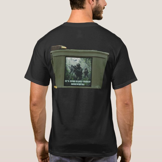 Camiseta cero oscuridad treinta en algún lugar el ammo de d (Reverso)