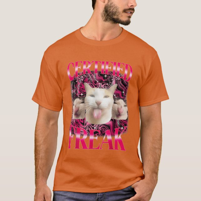 Camiseta CERTIFIED FREAK Funny Cat Meme x 3 Weird and Quirk (Anverso)