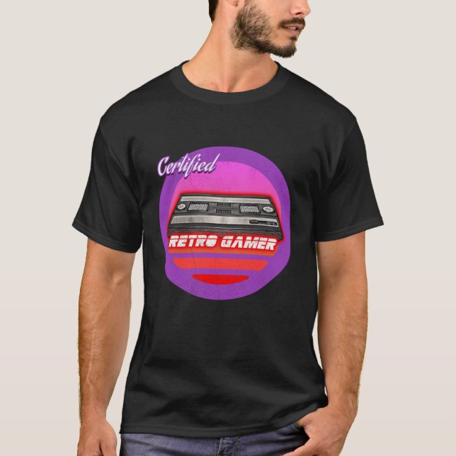 Camiseta Certified Retro Gamer 1970 1980 1990 Video Game Co (Anverso)