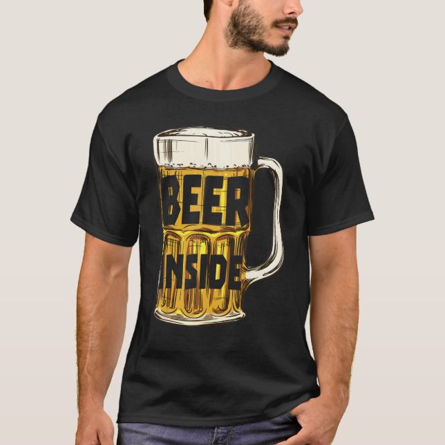 Camiseta Cerveza Dentro De La Cerveza Mug Letting In Outfit (Anverso)