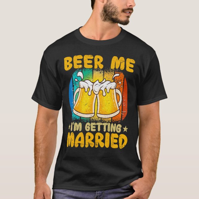 Camiseta Cerveza, me estoy casando con un chico soltero (Anverso)
