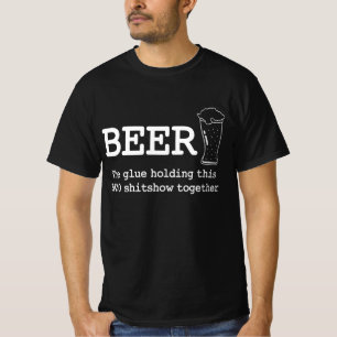 Camiseta Cerveza pegada sosteniendo este espectáculo de 20