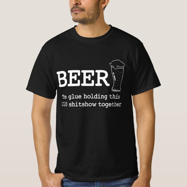 Camiseta Cerveza pegada sosteniendo este espectáculo de 202 (Anverso)