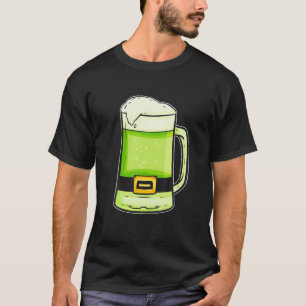 Camiseta Cerveza verde con cinturón negro en el día de San