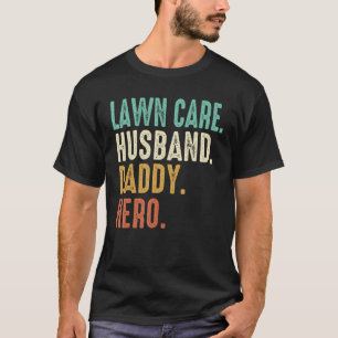 Camiseta Césped masculino labrando cuidado de hierba para l