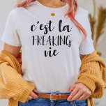 Camiseta C'est La Freaking Vie - Cita francesa divertida<br><div class="desc">Un giro humorístico en el refrán francés que dice por disfrutar y aceptar la vida como es - c'est la freaking vie - con una estética de boho minimalista. Regalo de Guay para tu amigo francófilo, bloggers de viajes de lujuria, y amantes de Francia para los días de brunch casuales...</div>