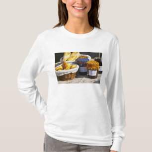 Camiseta Cesta con croissants y panes de chocolate.