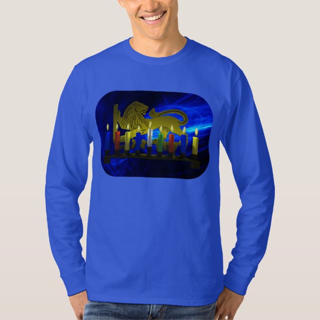 Camiseta Chanukkah Brass Lion Menorah (Anverso)