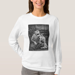 Camiseta Charles Dickens con dos de sus hijas