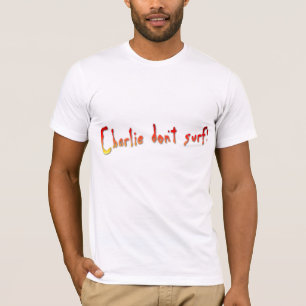 Camiseta ¡Charlie no practica surf!