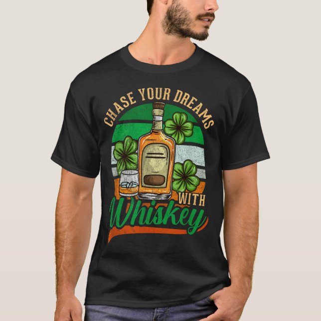 Camiseta Chase Your Dreams With Whiskey I Funny St. Patrick (Anverso)
