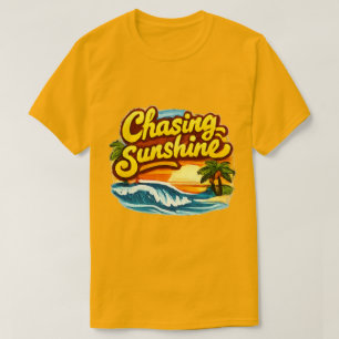 Camiseta Chasing Sunshine Retro Beach Tee