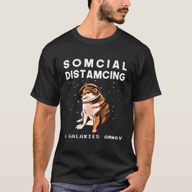 CAMISETA CHEEMS DOGE MEME EN EL ESPACIO DIVERSIÓN SOMCIAL (Anverso)