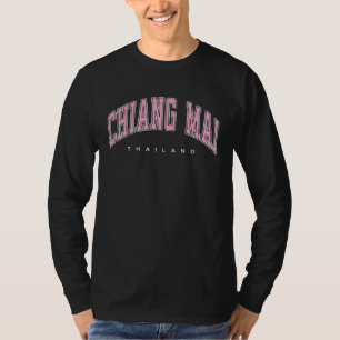 Camiseta Chiang Mai Tailandia Estilo Varsity Texto Rosa