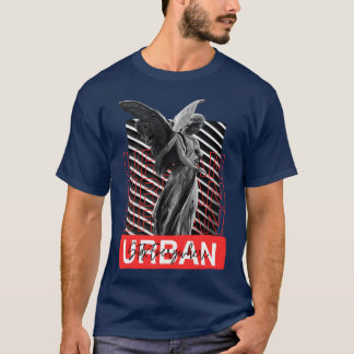 Camiseta Chica caminando por la calle urbana