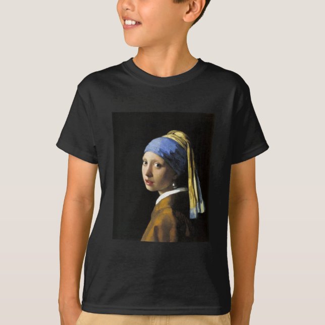 Camiseta Chica con un pendiente de la perla (Anverso)