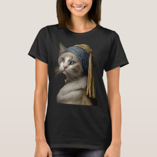 Camiseta Chica con un pendiente de perla Gato