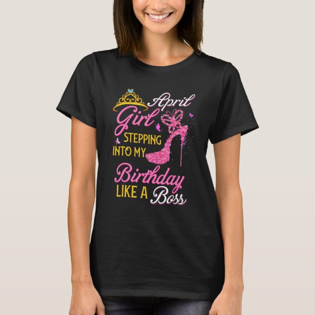 Camiseta Chica De Abril Entrando A Mi Cumpleaños Como Jefe  (Anverso)