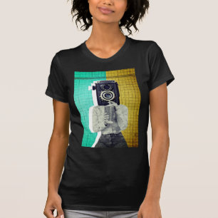 Camiseta Chica de Cámara Vintage - Collage Artístico