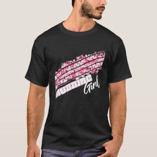 Camiseta Chica de Camuflaje en Camión de Barro