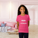 Camiseta Chica de cumpleaños de nombre rosa<br><div class="desc">Una camiseta para el chica de cumpleaños. Personalice y agregue un nombre. Texto: Chica de cumpleaños. Texto blanco.</div>