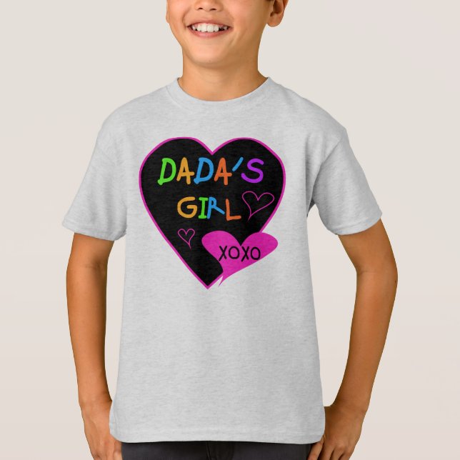 Camiseta Chica de Dada, taza, botón, imán, más (Anverso)