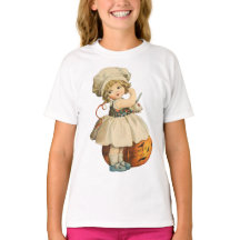 Chica de Halloween tallando Apple