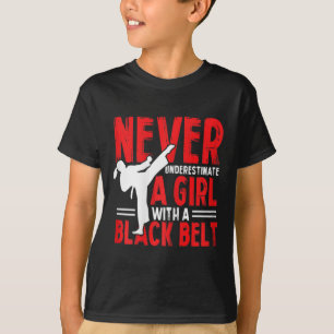 Camiseta Chica de Karate Femenino Nunca Subestimes a una Ch