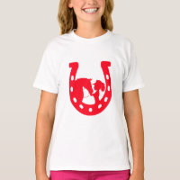 Chica de la herradura roja y caballo