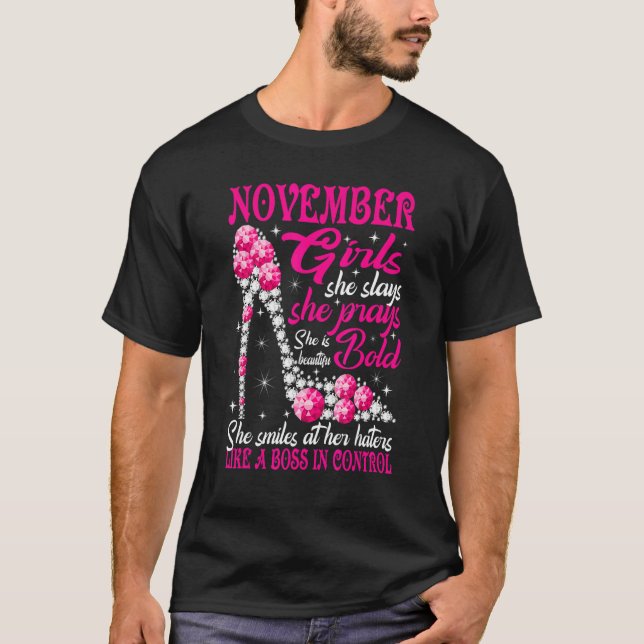 Camiseta Chica de noviembre, dice que reza y es hermosa (Anverso)