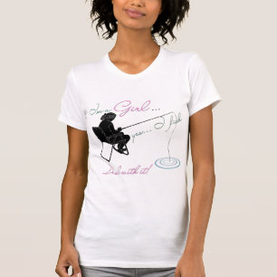 Camiseta Chica de Pesca lidia con el engranaje de pesca
