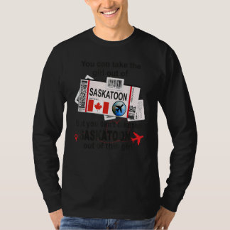 Camiseta Chica de Saskatoon Pase de abordar de Saskatoon