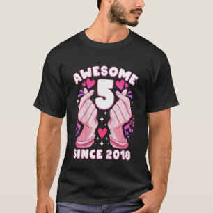 Camiseta Chica infantil 5 cumpleaños, nacido en 2018, coraz