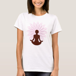 Camiseta Chica joven practicando yoga