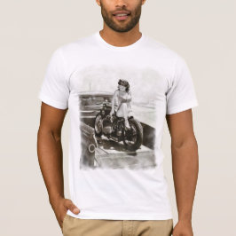 CAMISETA CHICA MODELO EN LA MOTOCICLETA