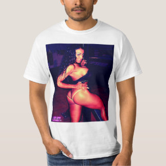 Camiseta chica negro caliente del músculo en bikini de la