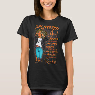 Camiseta Chica Sagittarius Sabe Más De Lo Que Dice Por El B