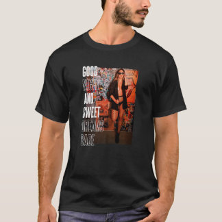 Camiseta Chica Sexy De Vestido Negro Emocionado En Hombres