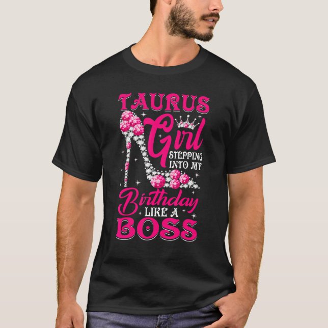 Camiseta Chica Taurus Entrando En Mi Cumpleaños Como Jefe (Anverso)