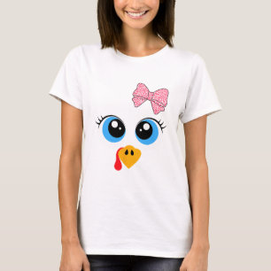 Camiseta Chica turco enfrenta a niño pequeño con traje de a